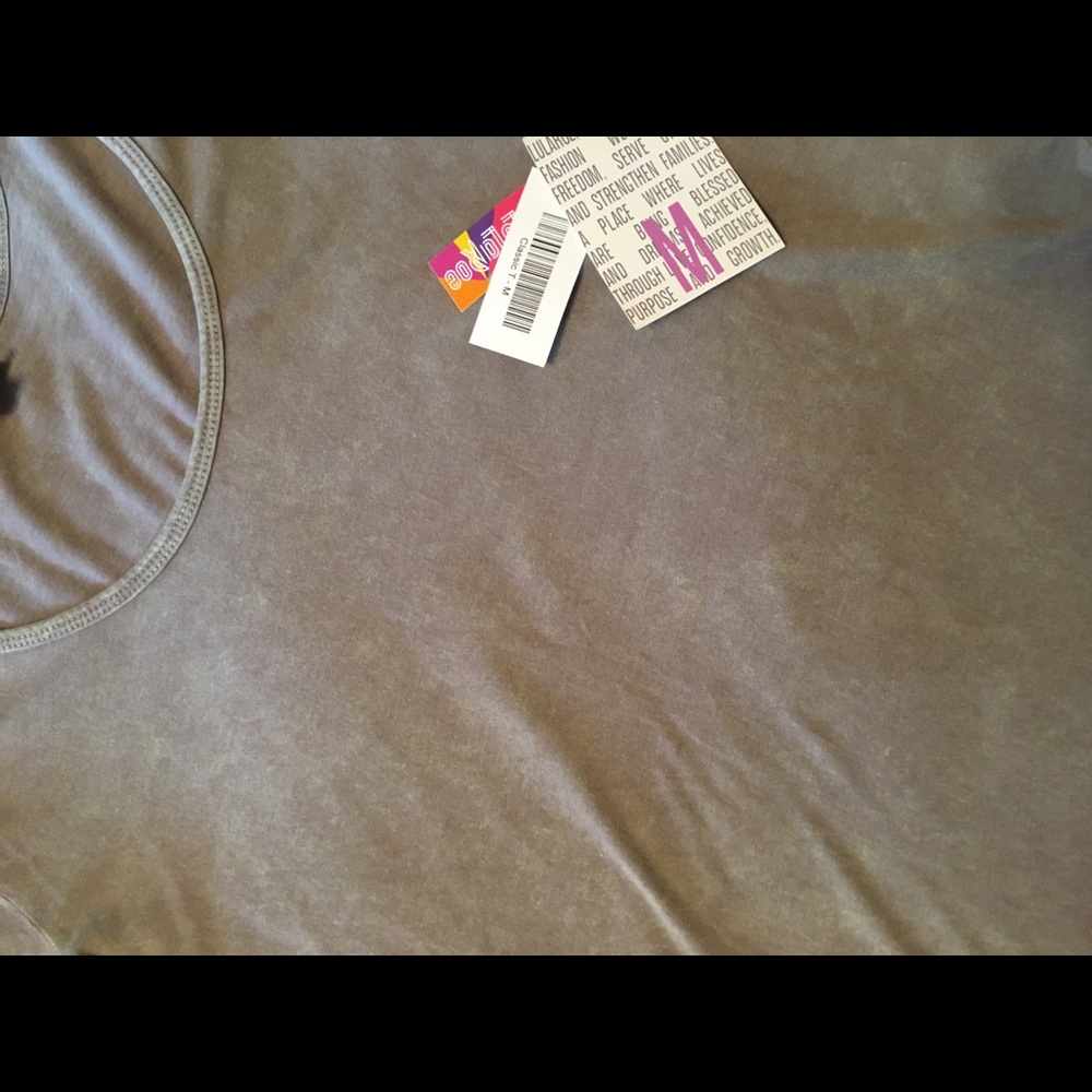 NWT LuLaRoe Medium Classic Tee